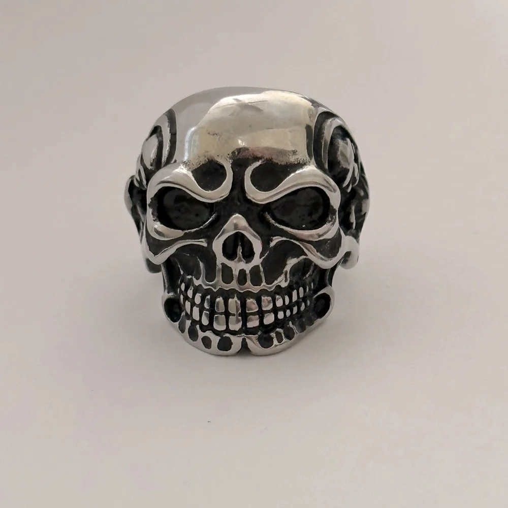 Stainless steel skull ring